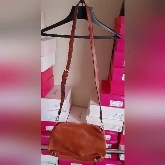 Small/medium cognac clutch with strap to be a shoulder purse - Picture 3 of 3